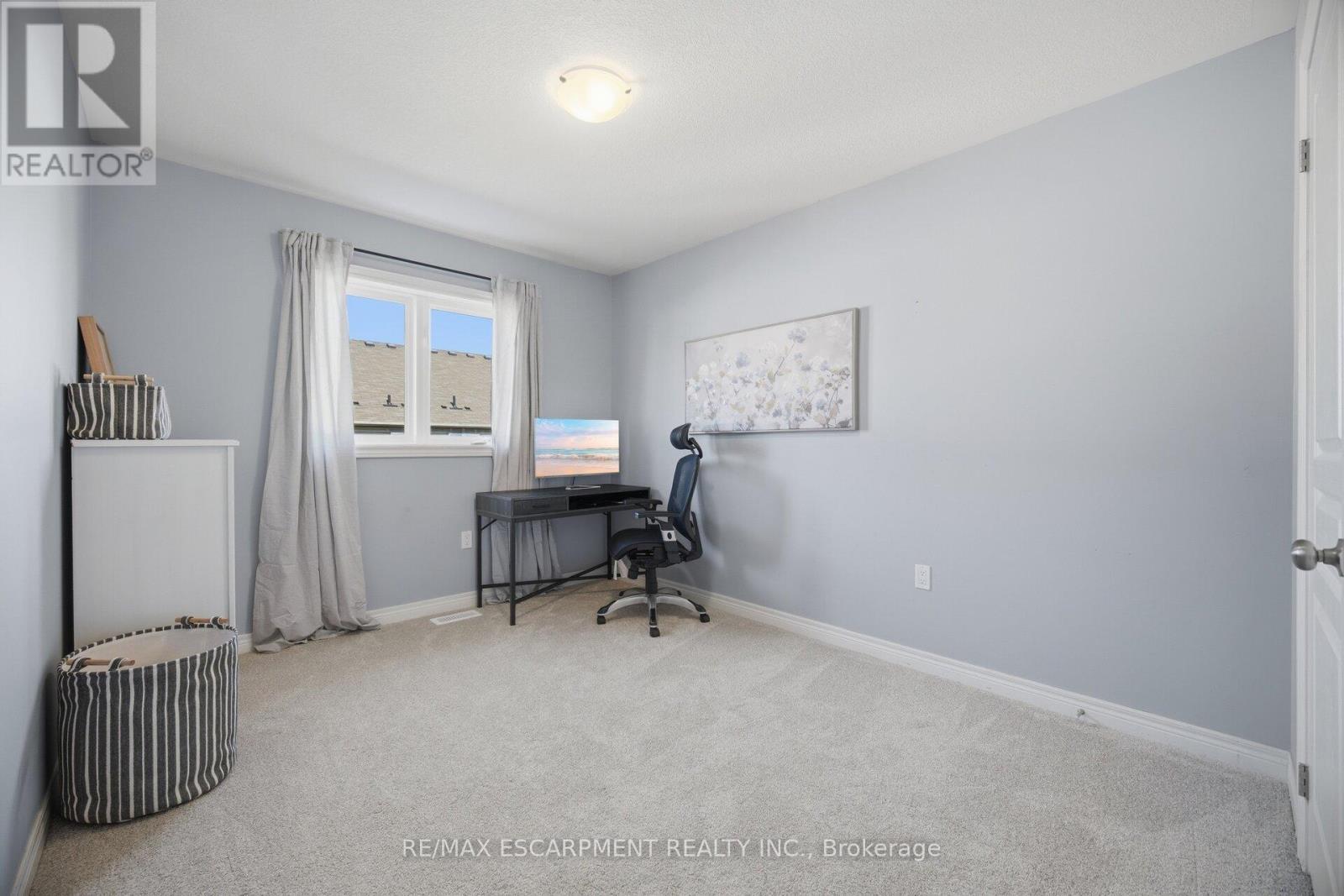 92 Celestial Crescent, Hamilton, ON - Indoor Photo Showing Other Room