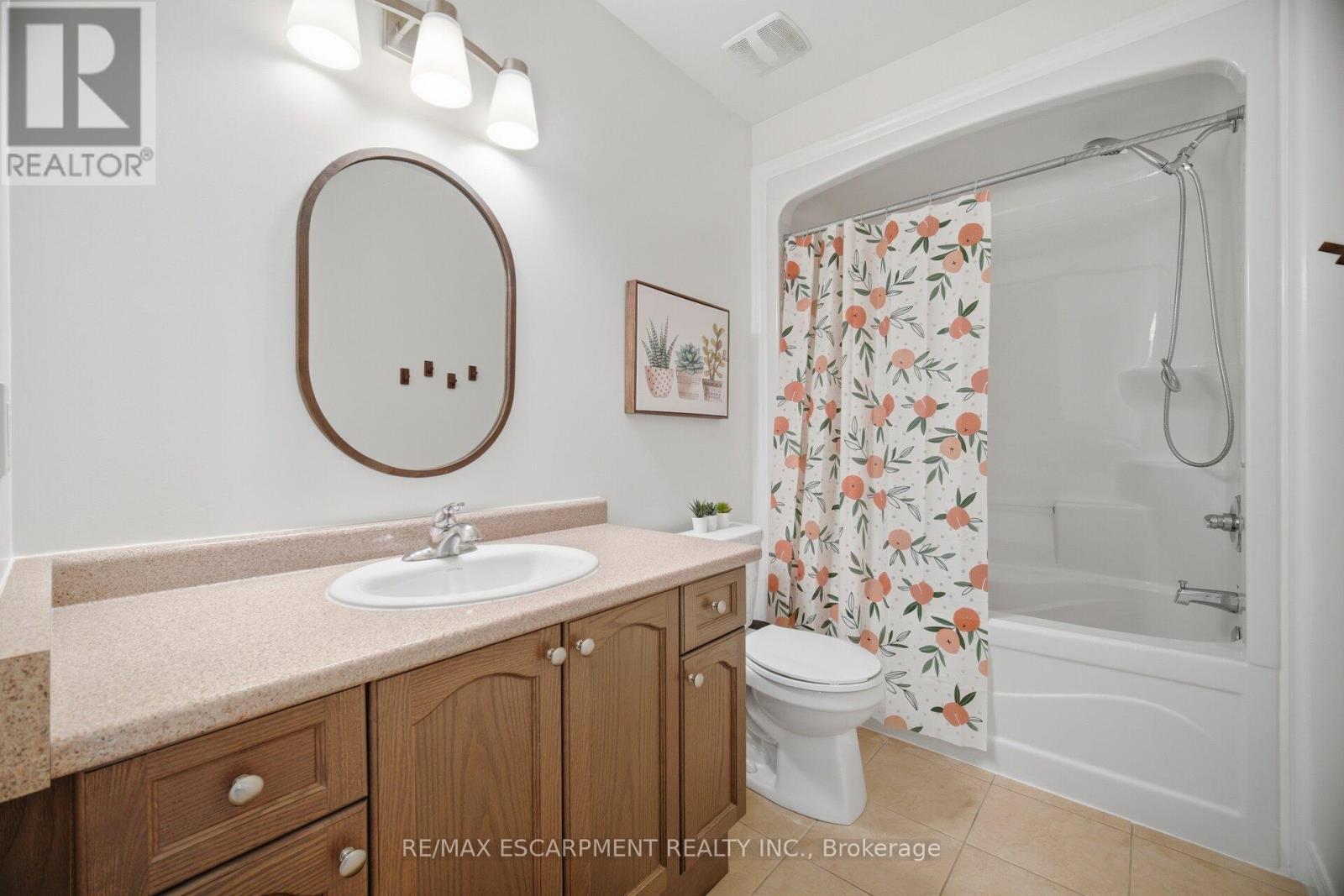 92 Celestial Crescent, Hamilton, ON - Indoor Photo Showing Bathroom