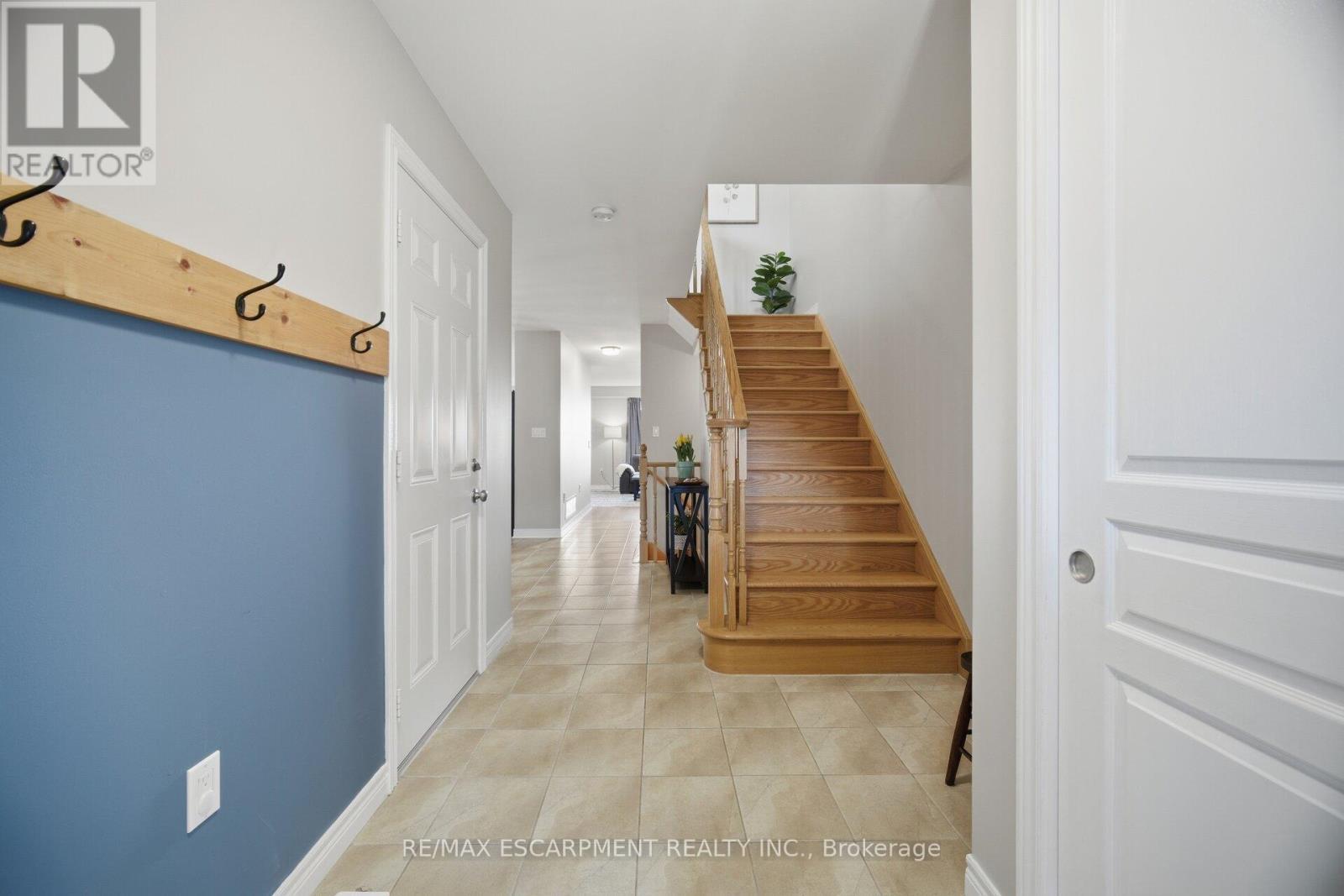 92 Celestial Crescent, Hamilton, ON - Indoor Photo Showing Other Room