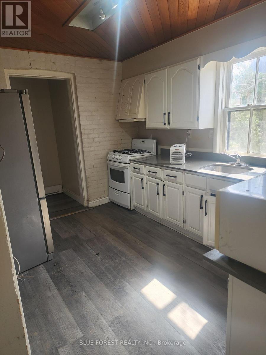 865 William Street, London East (East B), ON - Indoor Photo Showing Kitchen
