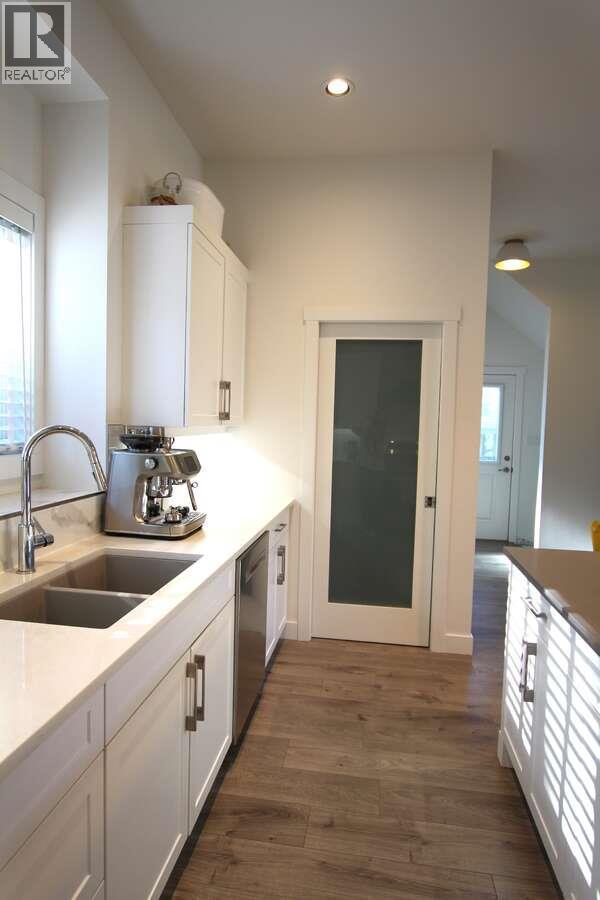 2897 Robinson Road, Lake Country, BC - Indoor Photo Showing Kitchen With Double Sink