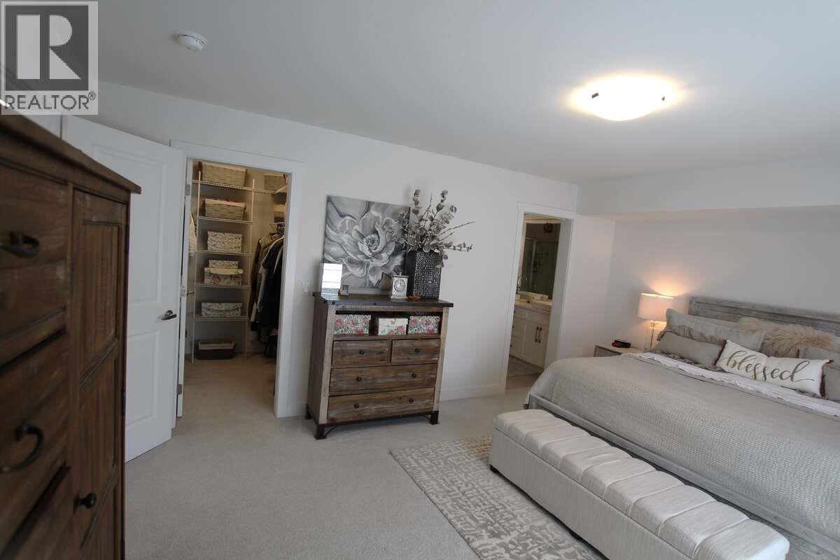 2897 Robinson Road, Lake Country, BC - Indoor Photo Showing Bedroom