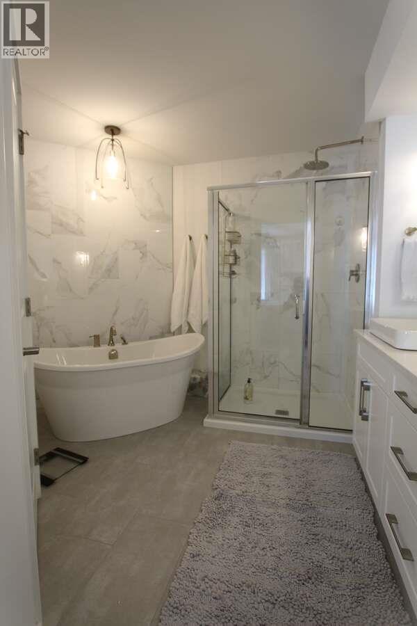 2897 Robinson Road, Lake Country, BC - Indoor Photo Showing Bathroom