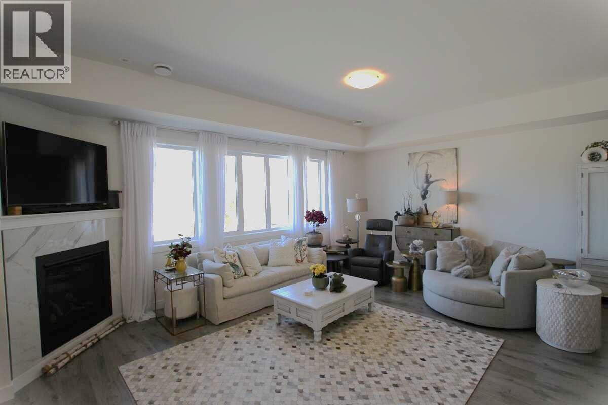 2897 Robinson Road, Lake Country, BC - Indoor Photo Showing Living Room With Fireplace