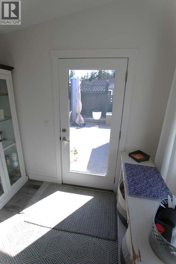 2897 Robinson Road, Lake Country, BC - Indoor Photo Showing Bedroom