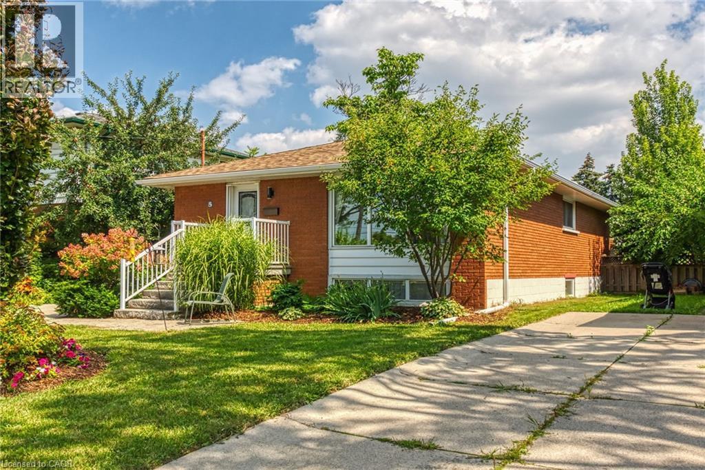 5 Burrwood Drive, Hamilton, ON - Outdoor