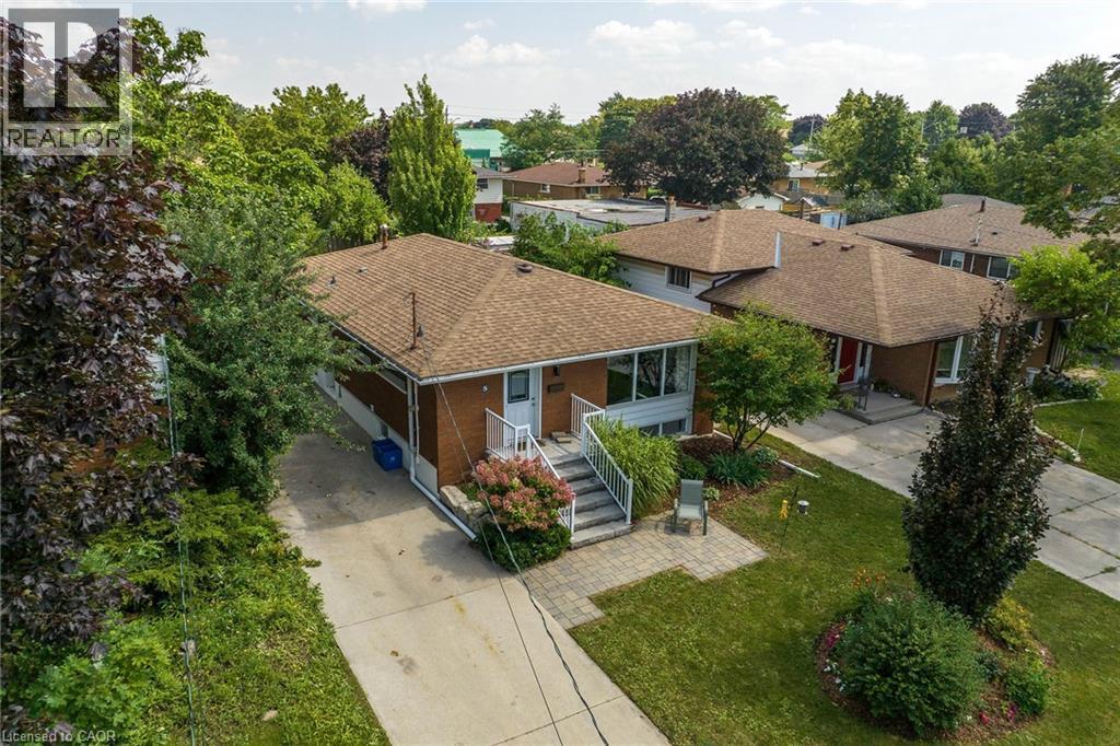 5 Burrwood Drive, Hamilton, ON - Outdoor