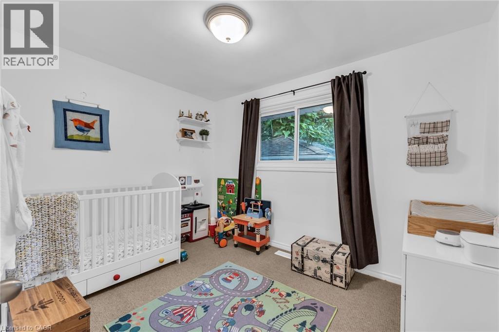5 Burrwood Drive, Hamilton, ON - Indoor Photo Showing Bedroom
