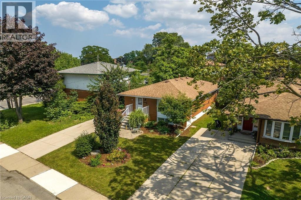 5 Burrwood Drive, Hamilton, ON - Outdoor