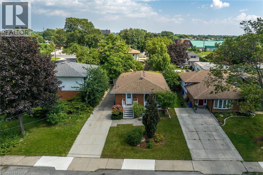 5 Burrwood Drive, Hamilton, ON - Outdoor