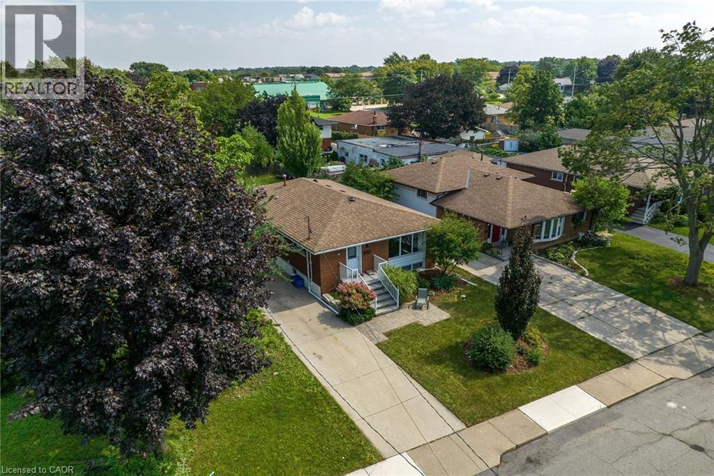 5 Burrwood Drive, Hamilton, ON - Outdoor