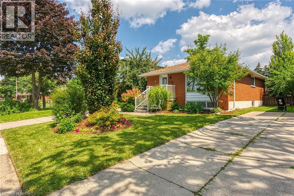 5 Burrwood Drive, Hamilton, ON - Outdoor