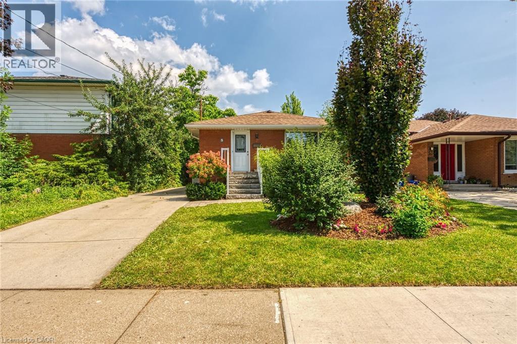 5 Burrwood Drive, Hamilton, ON - Outdoor