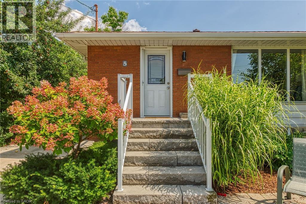 5 Burrwood Drive, Hamilton, ON - Outdoor