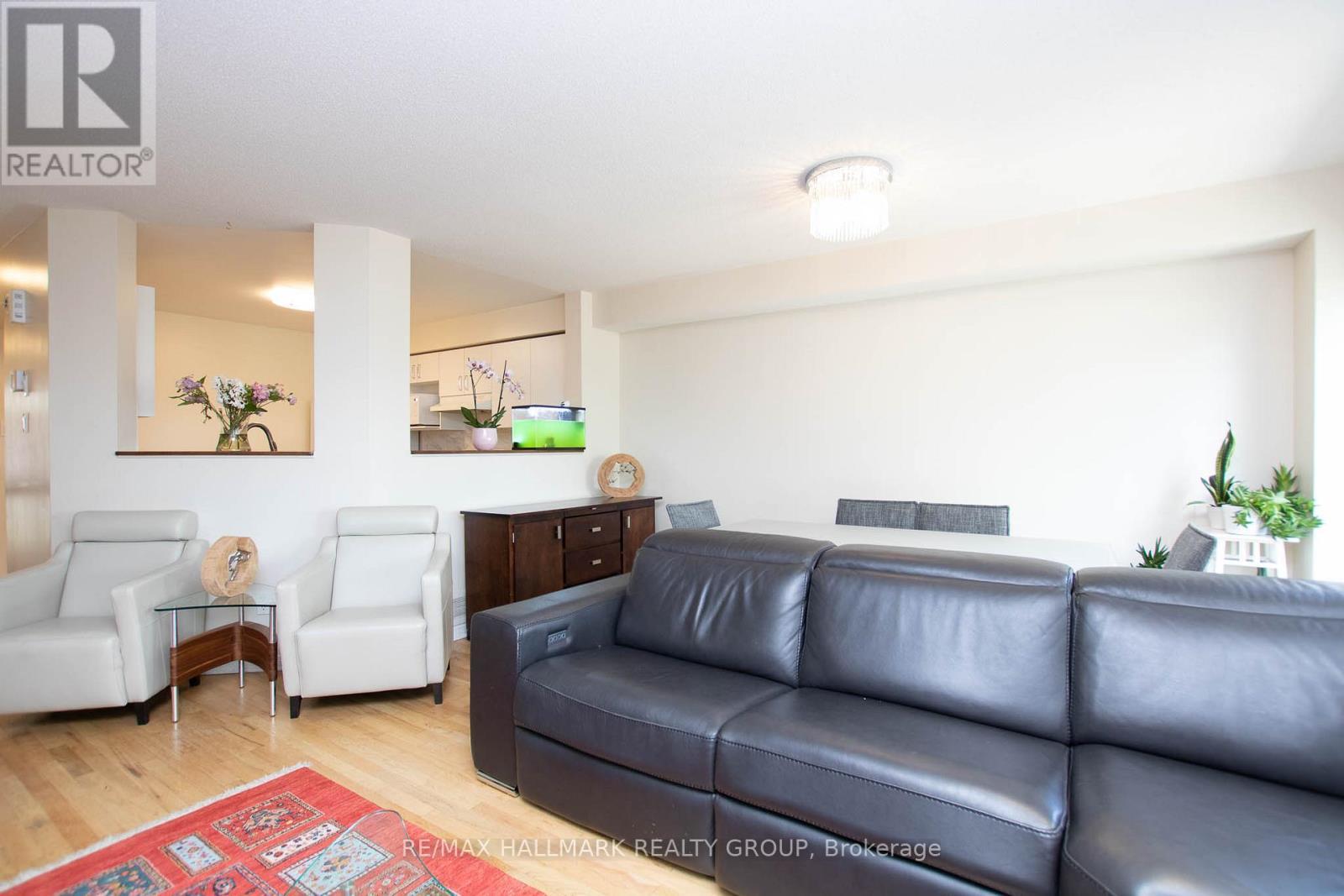 317 Freedom Private, Ottawa, ON - Indoor Photo Showing Living Room