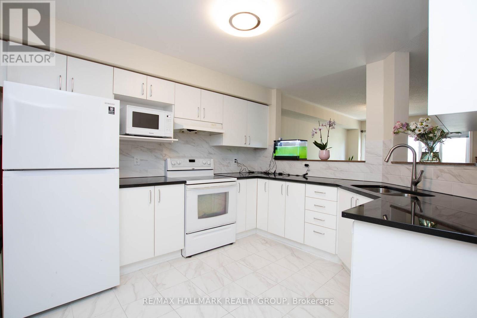 317 Freedom Private, Ottawa, ON - Indoor Photo Showing Kitchen