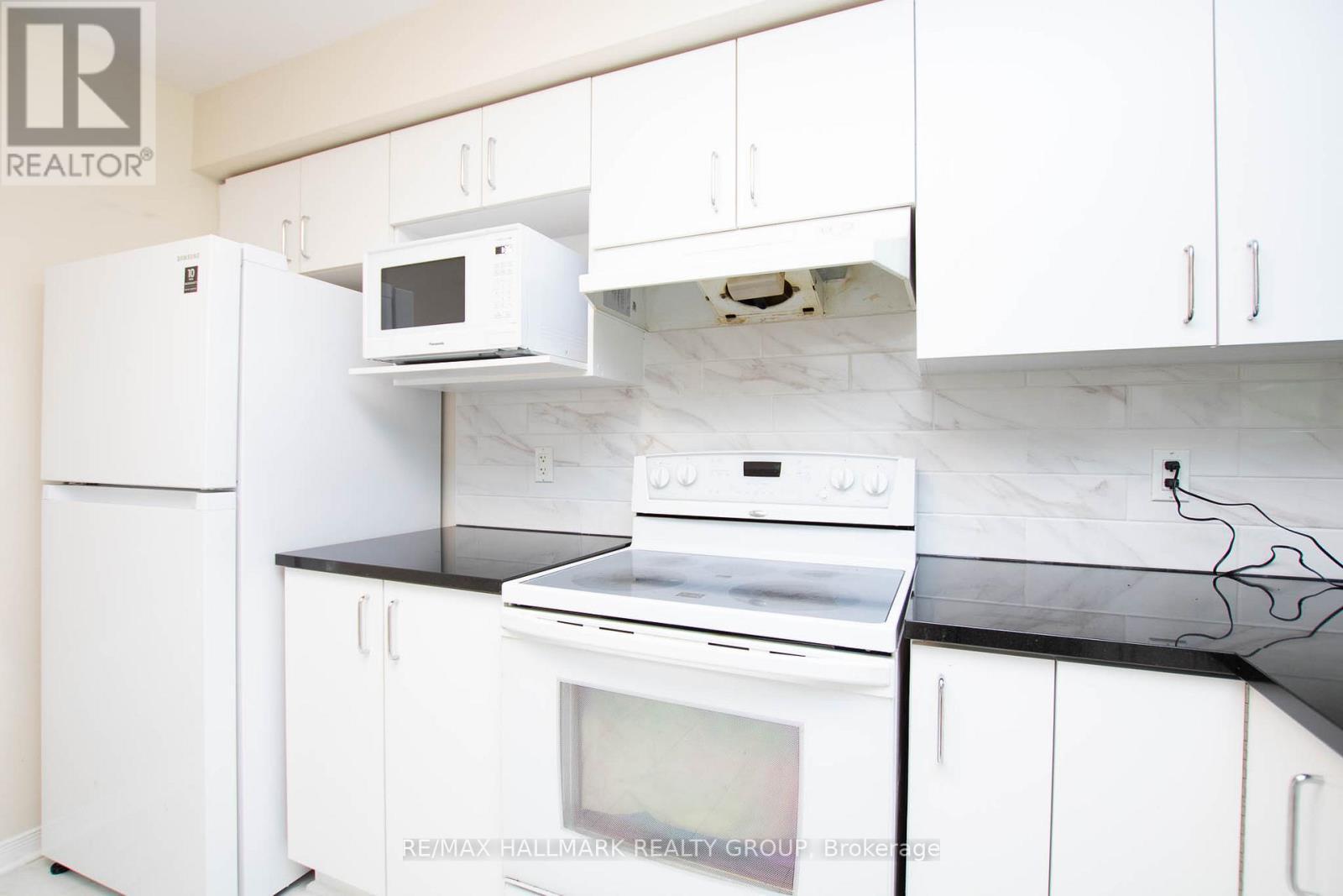 317 Freedom Private, Ottawa, ON - Indoor Photo Showing Kitchen