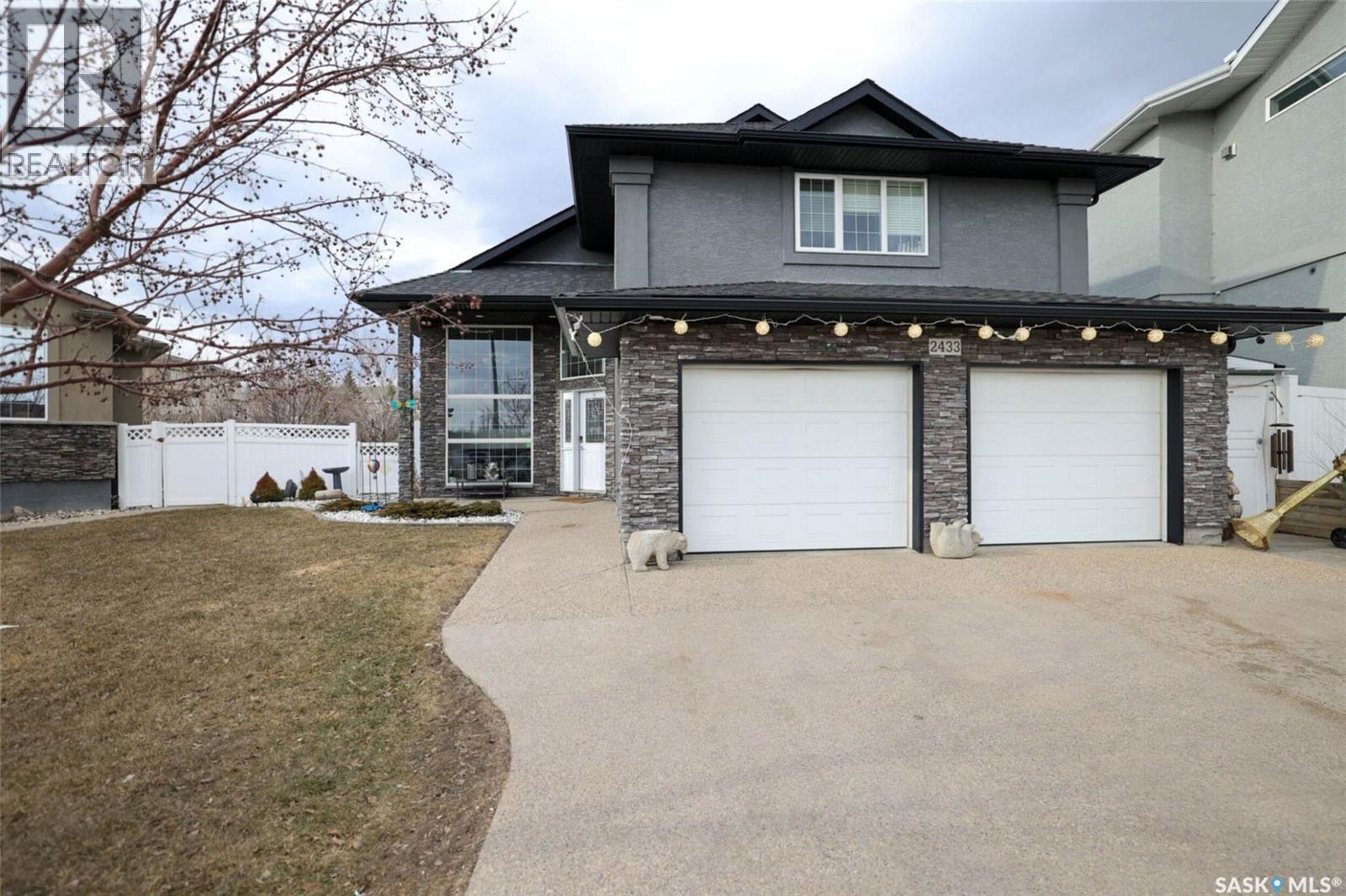 2433 Jameson Crescent, Regina, SK - Outdoor