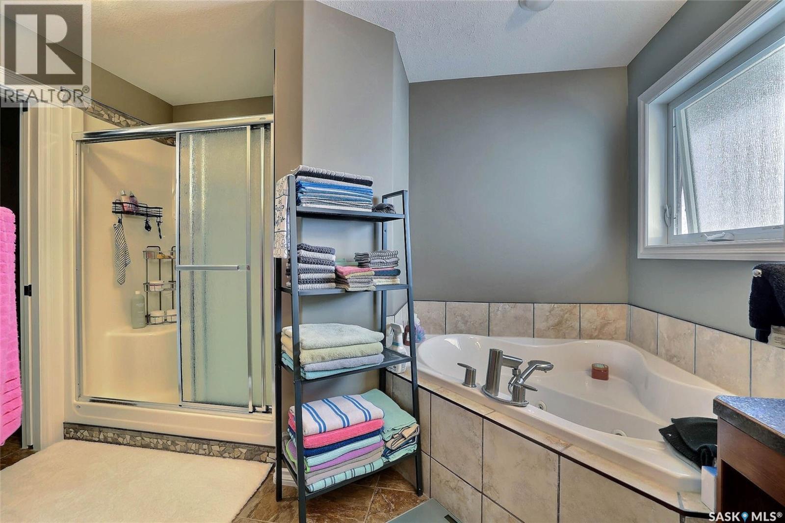 2433 Jameson Crescent, Regina, SK - Indoor Photo Showing Bathroom