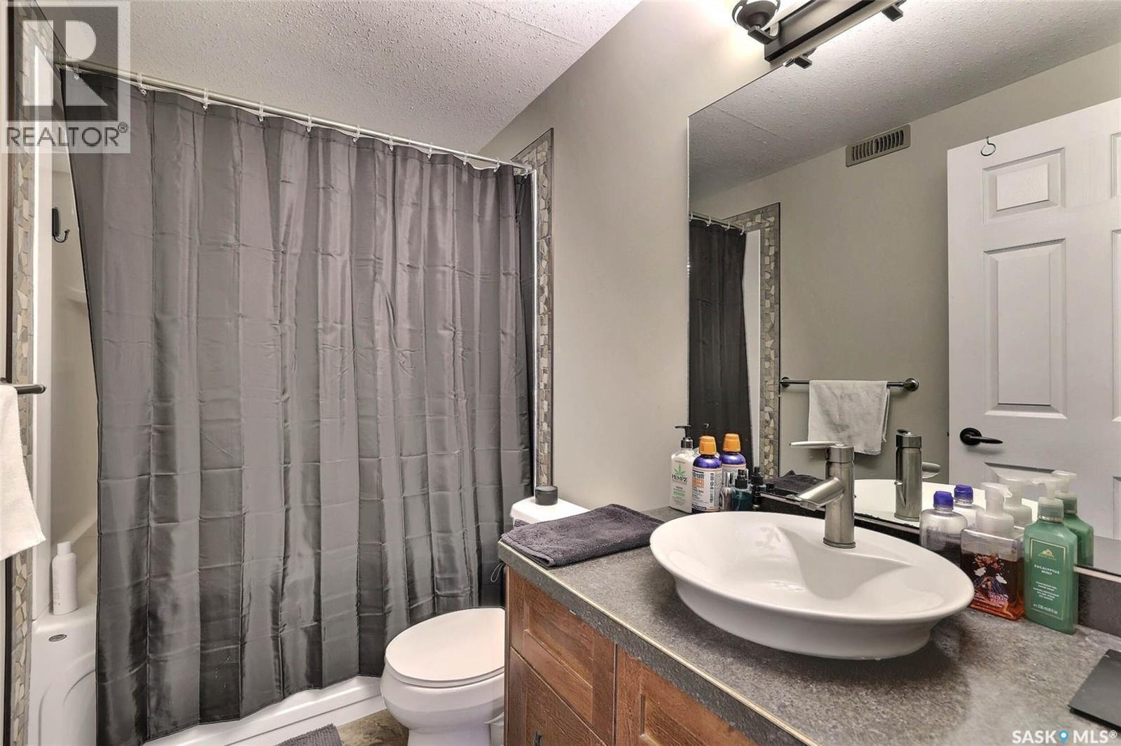2433 Jameson Crescent, Regina, SK - Indoor Photo Showing Bathroom