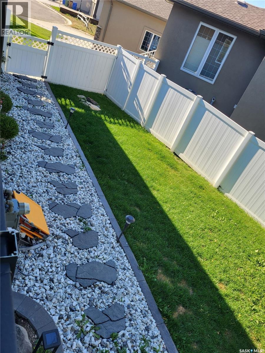 2433 Jameson Crescent, Regina, SK - Outdoor