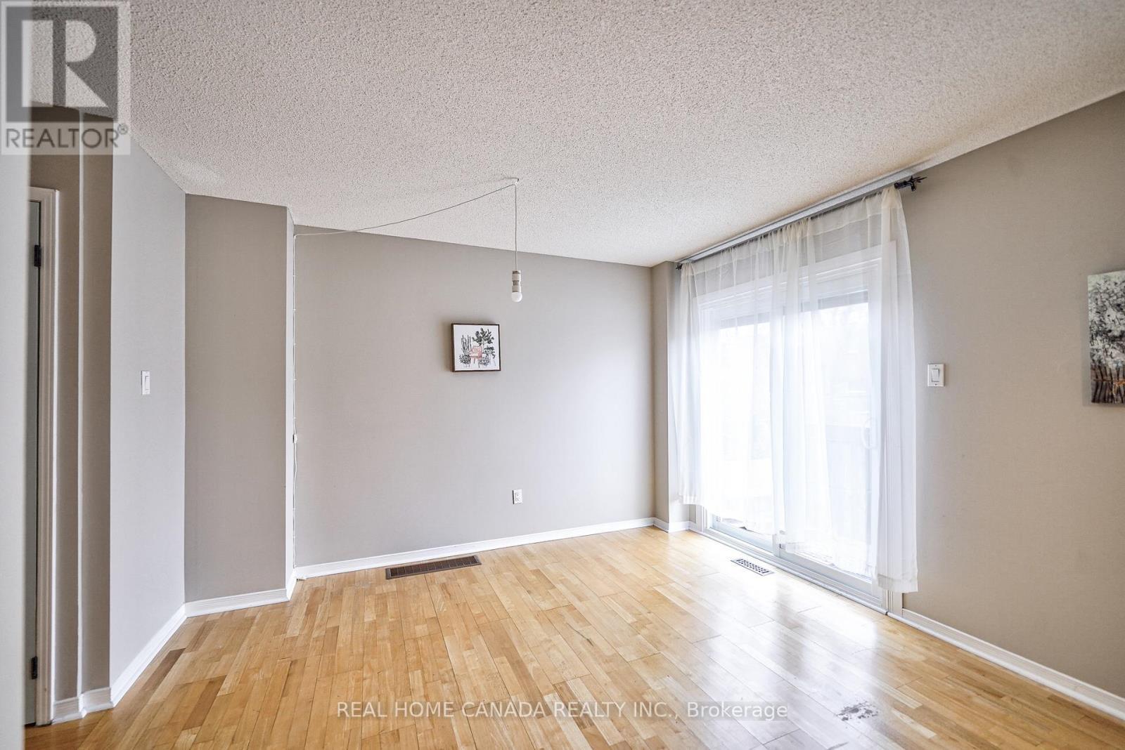 540 Bluesky Cres, Mississauga, ON - Indoor Photo Showing Other Room