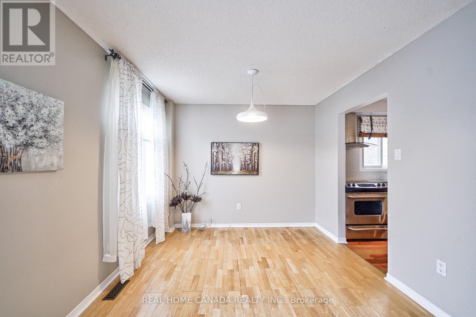 540 Bluesky Cres, Mississauga, ON - Indoor Photo Showing Other Room