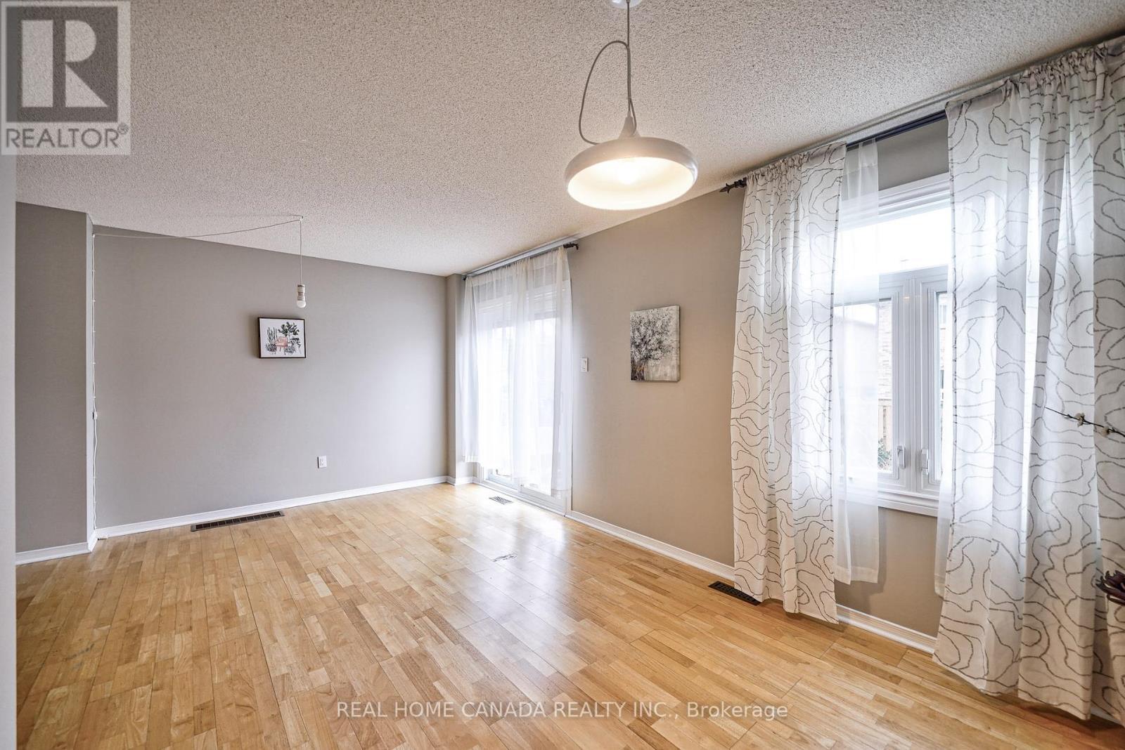 540 Bluesky Cres, Mississauga, ON - Indoor Photo Showing Other Room
