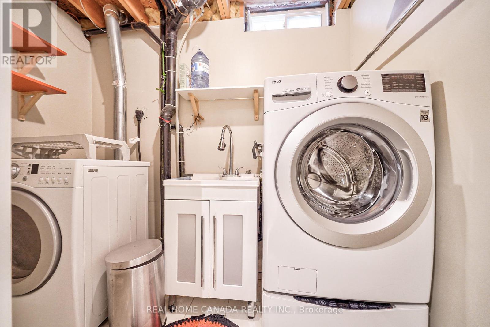 540 Bluesky Cres, Mississauga, ON - Indoor Photo Showing Laundry Room