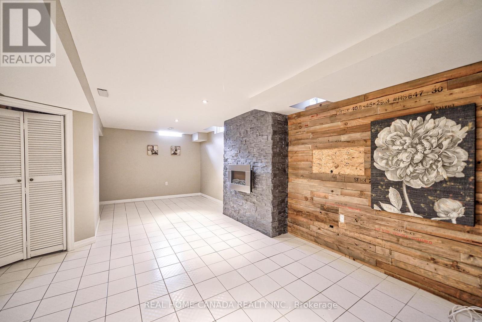 540 Bluesky Cres, Mississauga, ON - Indoor Photo Showing Other Room With Fireplace