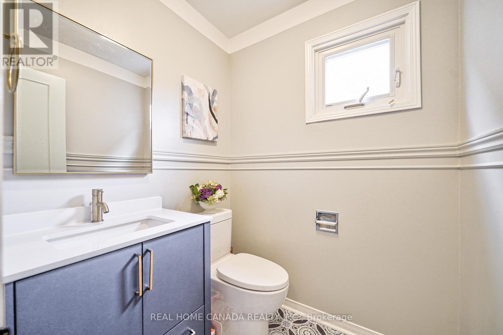 540 Bluesky Cres, Mississauga, ON - Indoor Photo Showing Bathroom