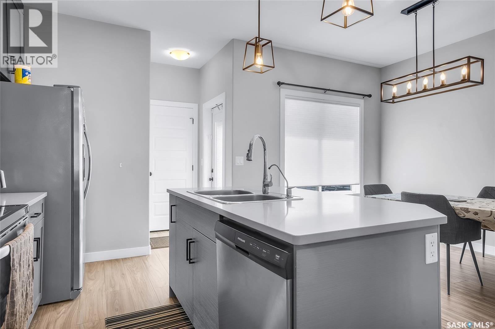 608 Brighton Gate, Saskatoon, SK - Indoor Photo Showing Kitchen