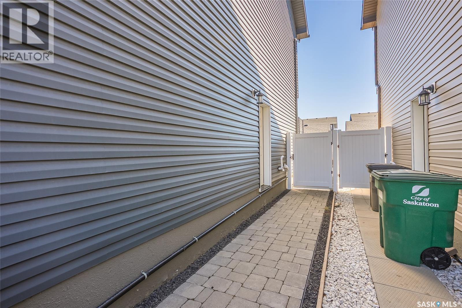 608 Brighton Gate, Saskatoon, SK - Outdoor