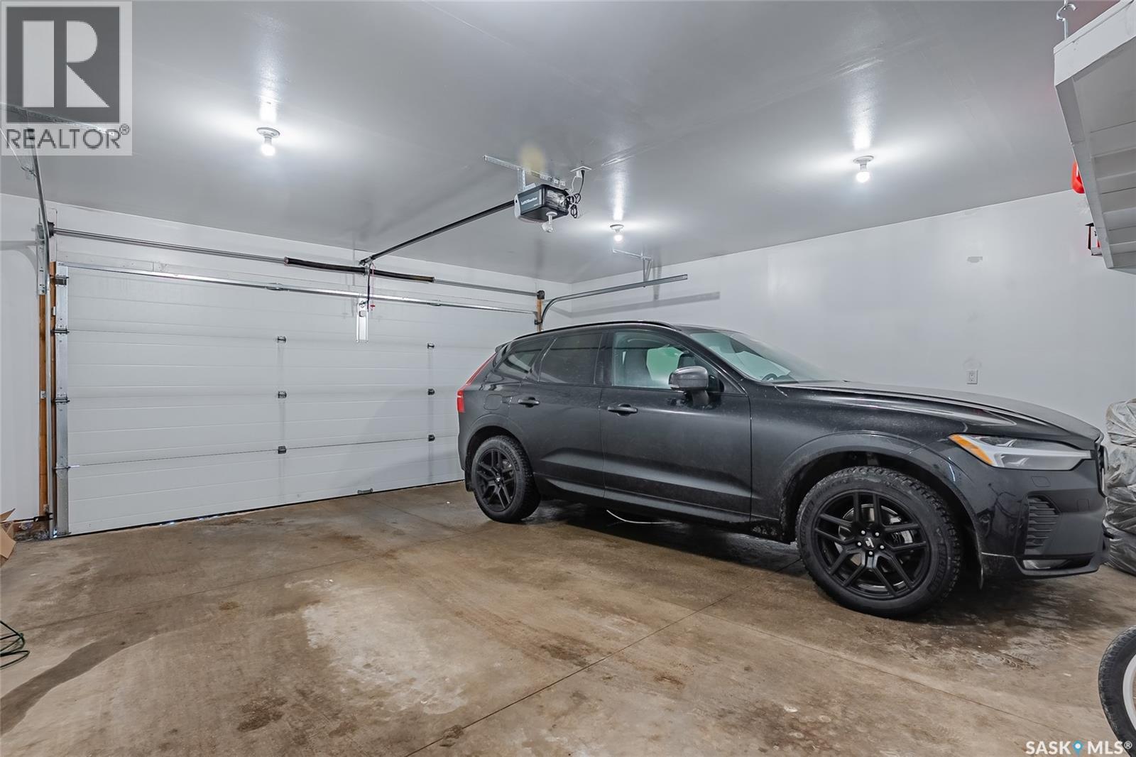 608 Brighton Gate, Saskatoon, SK - Indoor Photo Showing Garage