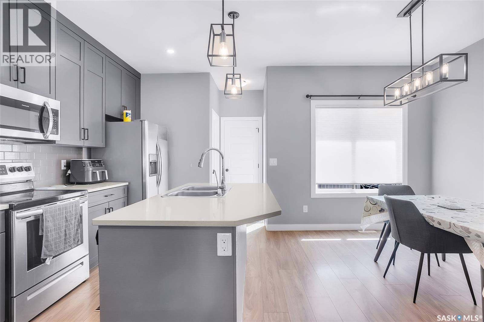 608 Brighton Gate, Saskatoon, SK - Indoor Photo Showing Kitchen With Double Sink With Upgraded Kitchen