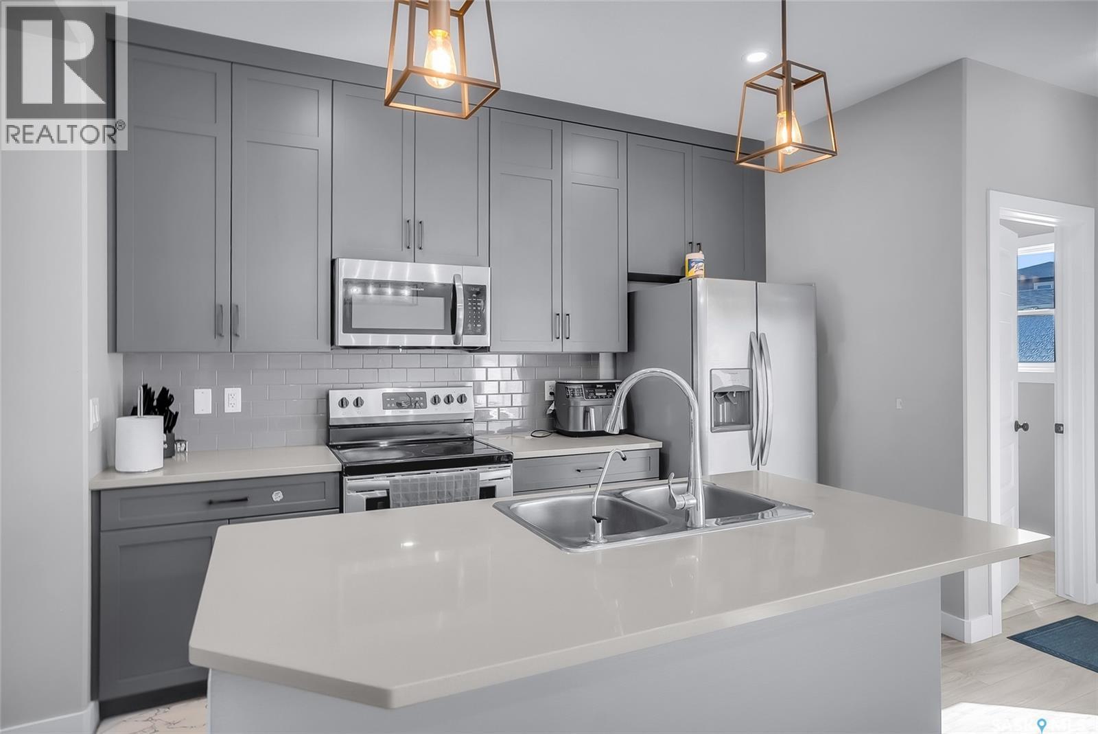 608 Brighton Gate, Saskatoon, SK - Indoor Photo Showing Kitchen With Stainless Steel Kitchen With Upgraded Kitchen