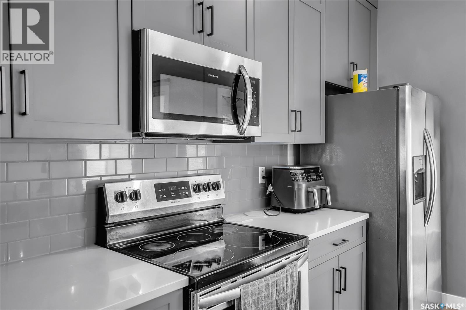 608 Brighton Gate, Saskatoon, SK - Indoor Photo Showing Kitchen