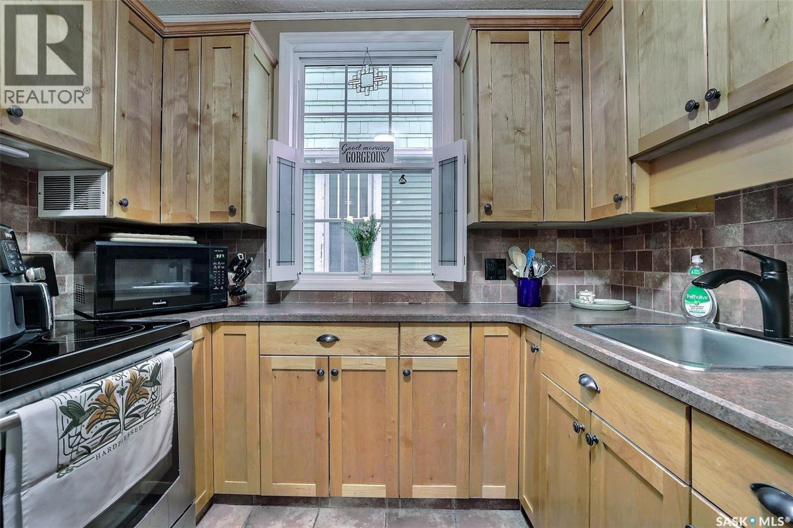 2834 Rae Street, Regina, SK - Indoor Photo Showing Kitchen