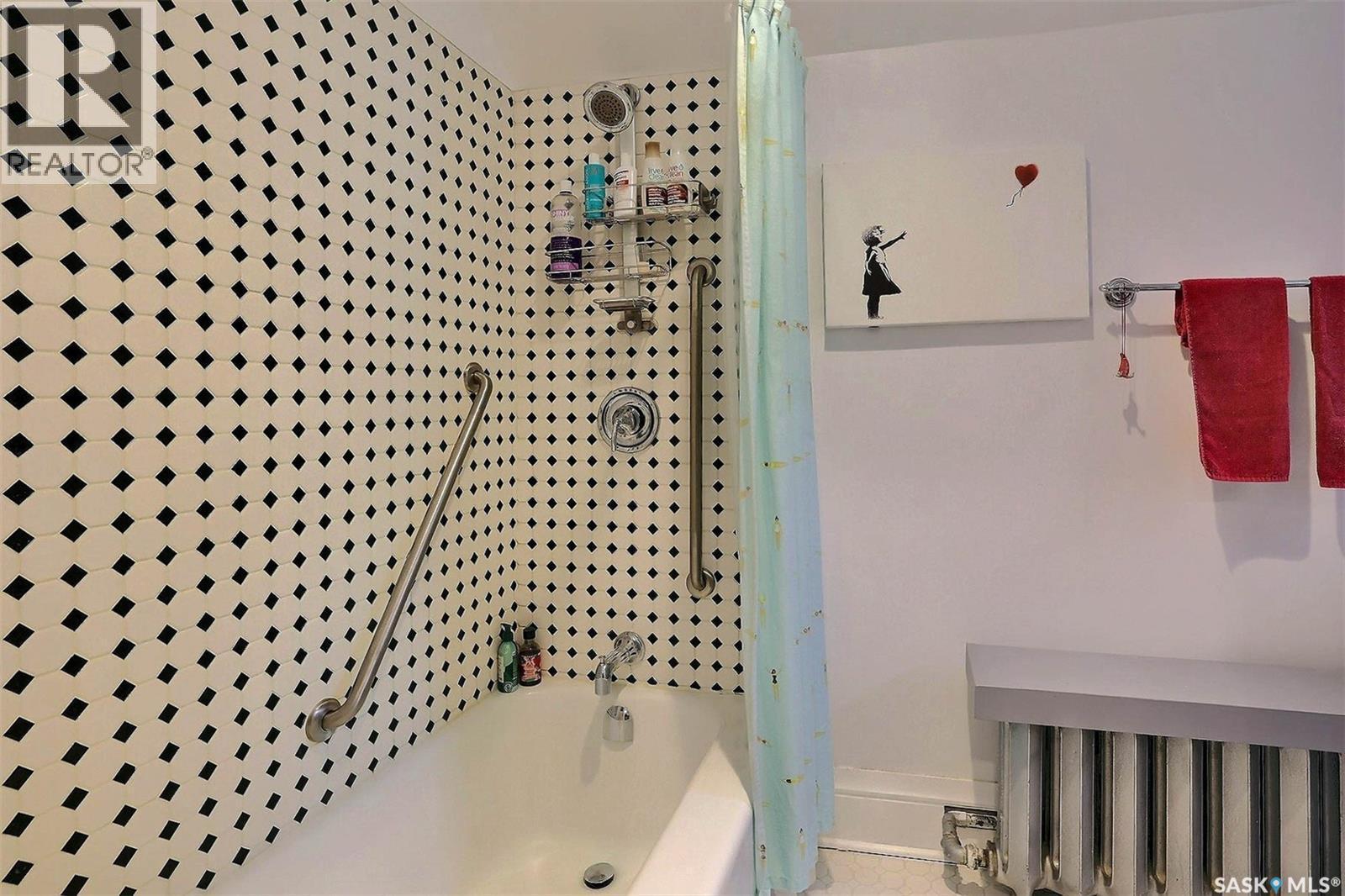 2834 Rae Street, Regina, SK - Indoor Photo Showing Bathroom