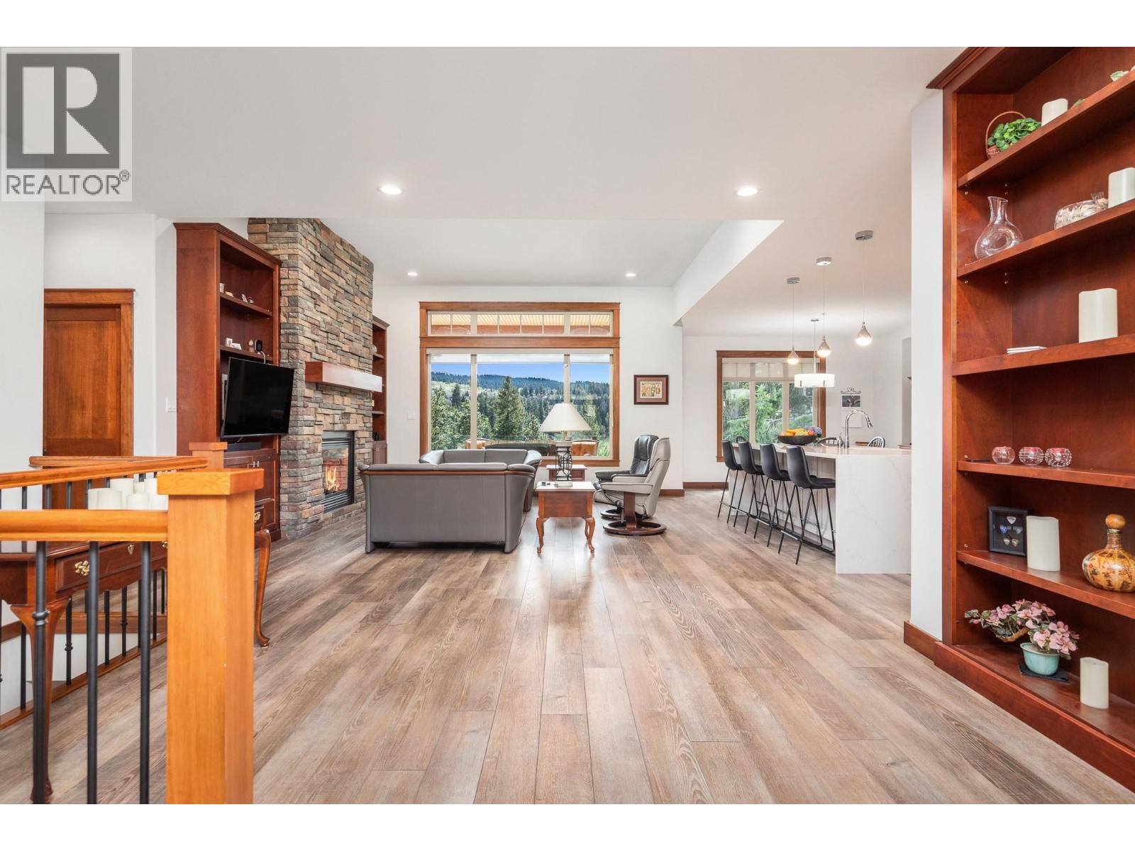 312 Rexor Place, Vernon, BC - Indoor With Fireplace