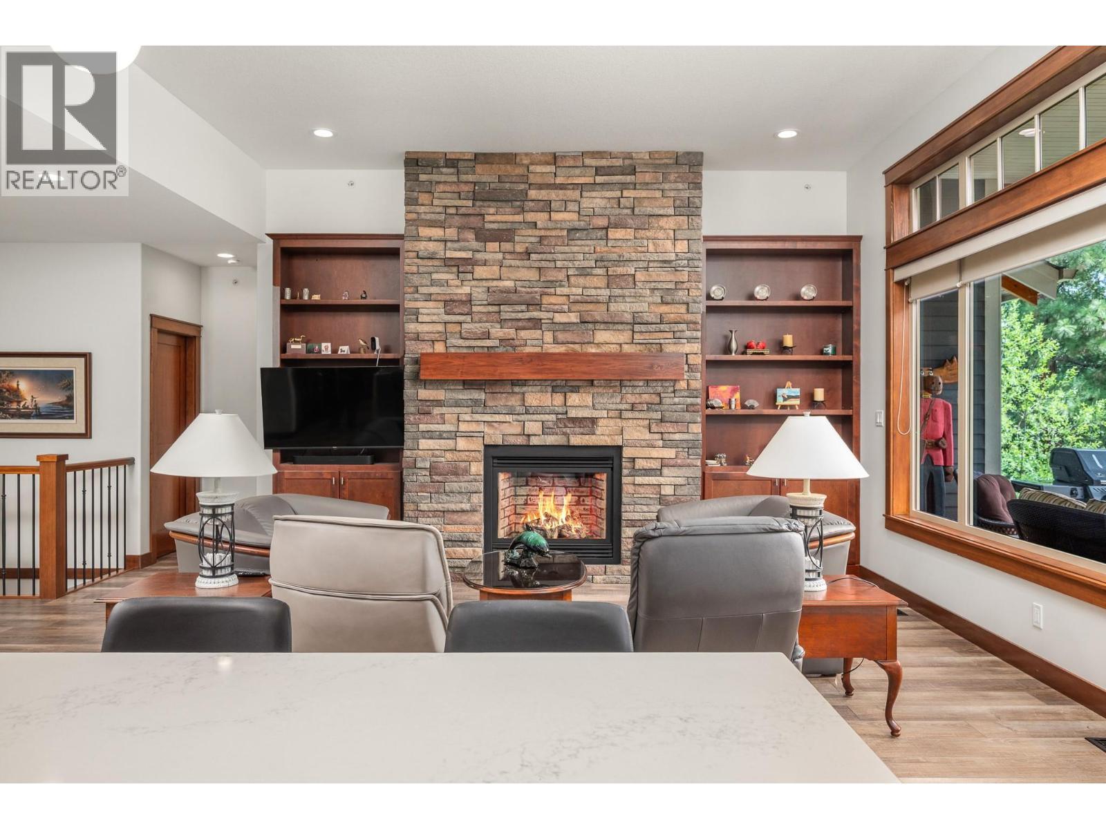 312 Rexor Place, Vernon, BC - Indoor Photo Showing Living Room With Fireplace