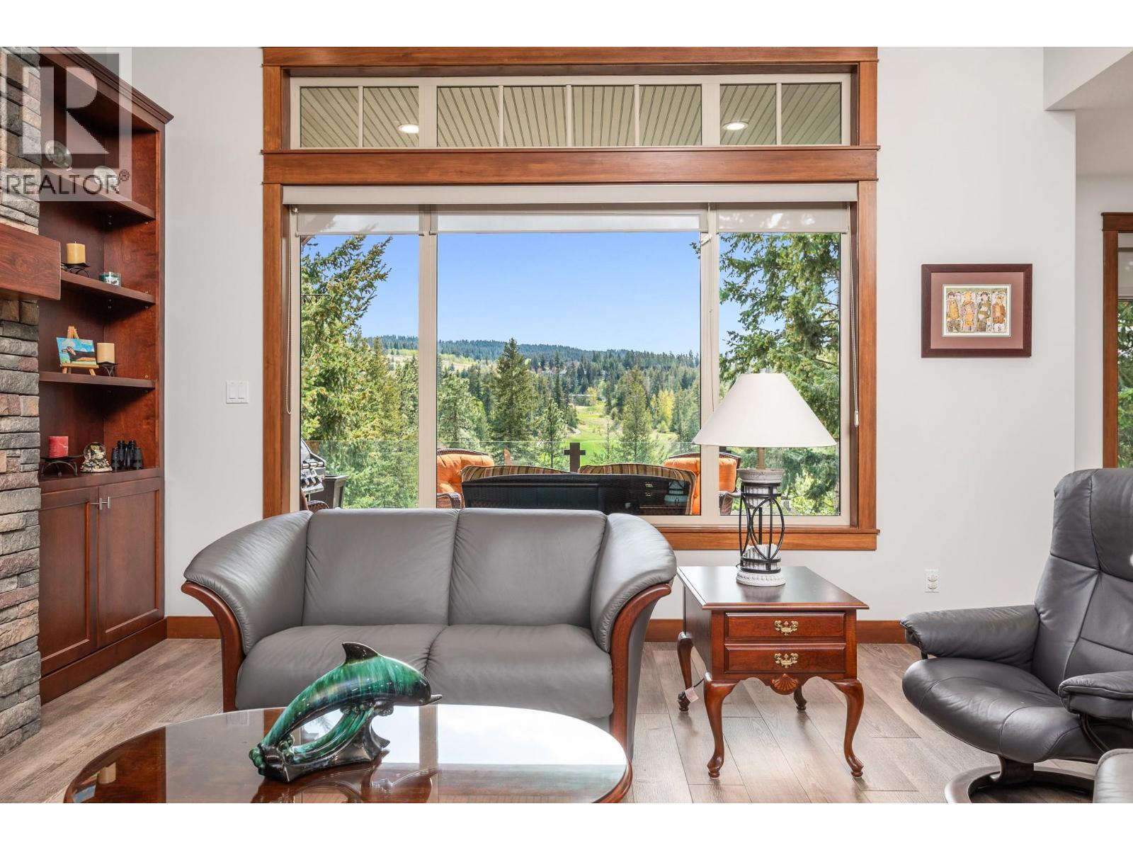 312 Rexor Place, Vernon, BC - Indoor Photo Showing Living Room