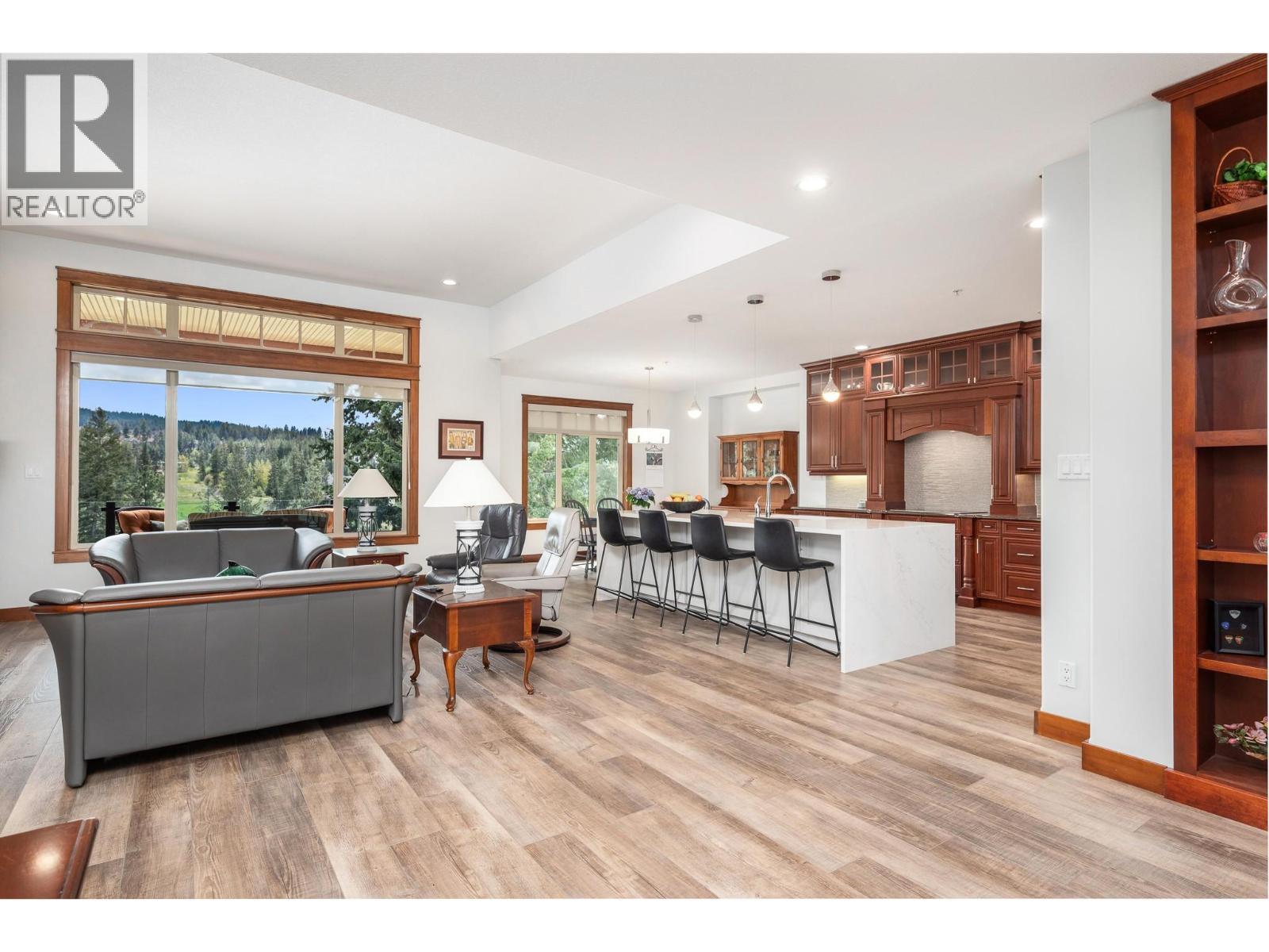312 Rexor Place, Vernon, BC - Indoor Photo Showing Living Room