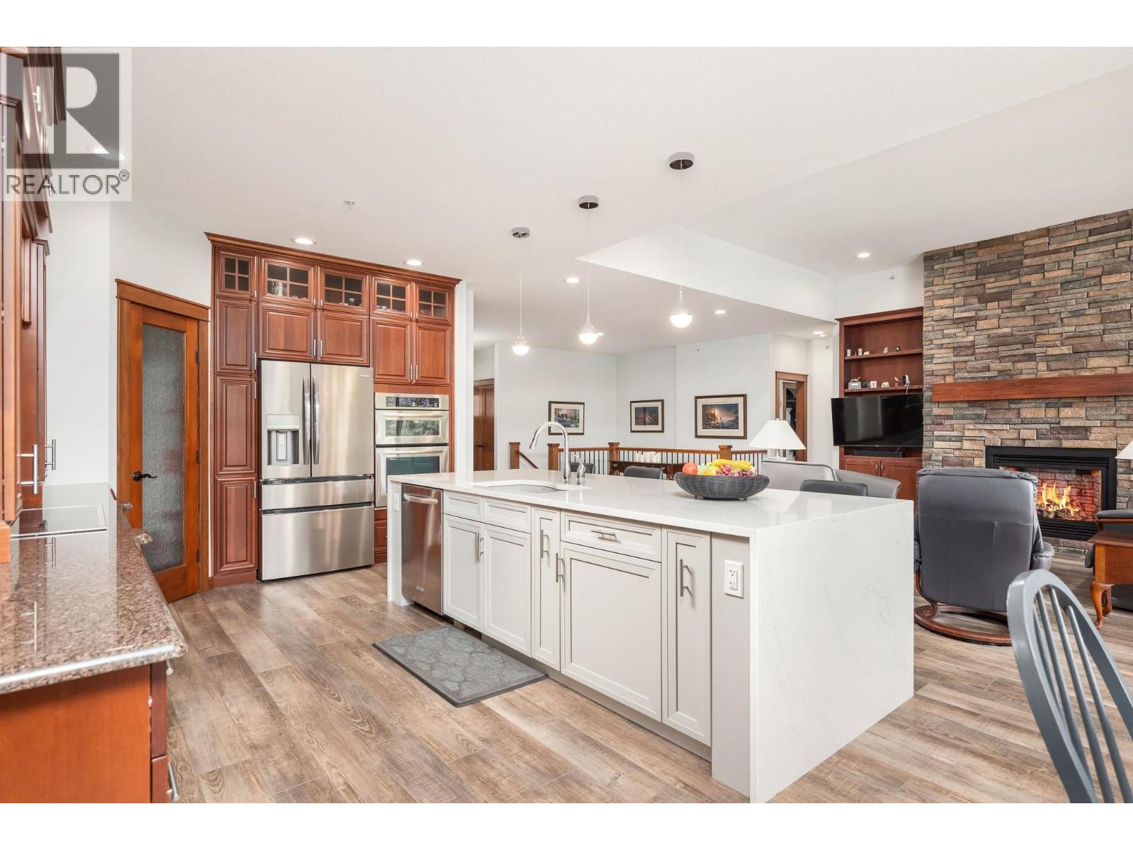 312 Rexor Place, Vernon, BC - Indoor Photo Showing Kitchen With Upgraded Kitchen