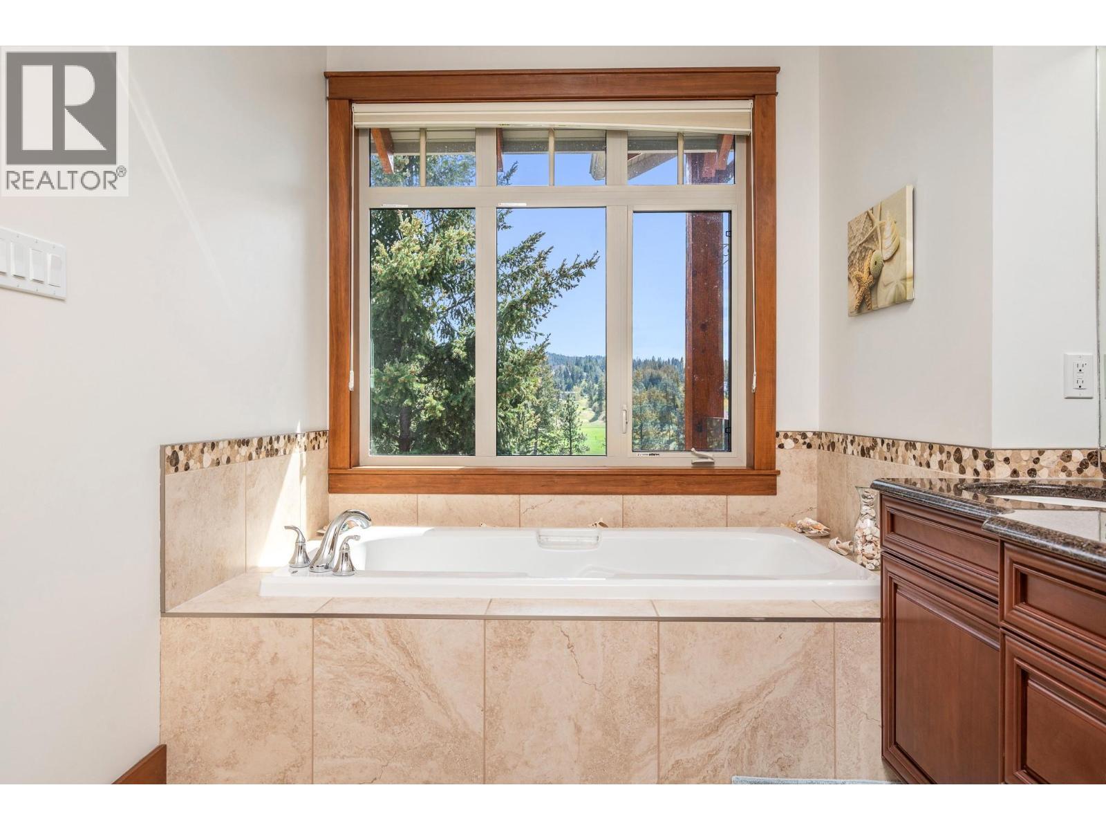 312 Rexor Place, Vernon, BC - Indoor Photo Showing Bathroom