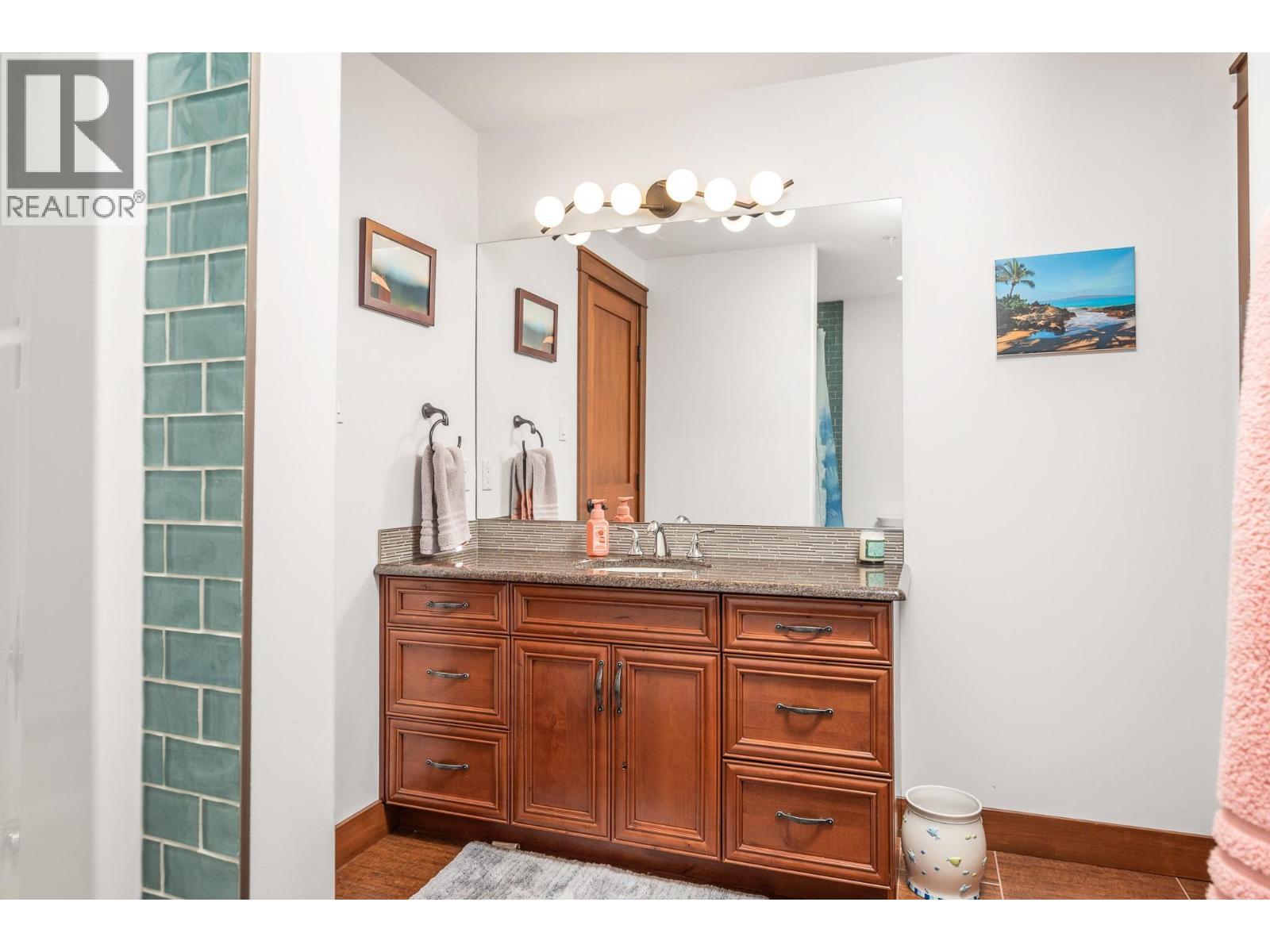 312 Rexor Place, Vernon, BC - Indoor Photo Showing Bathroom