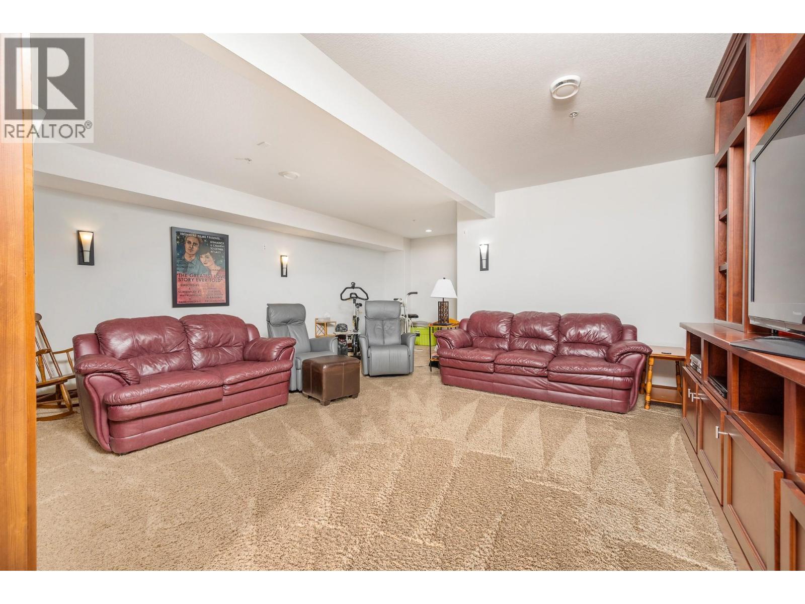 312 Rexor Place, Vernon, BC - Indoor Photo Showing Living Room