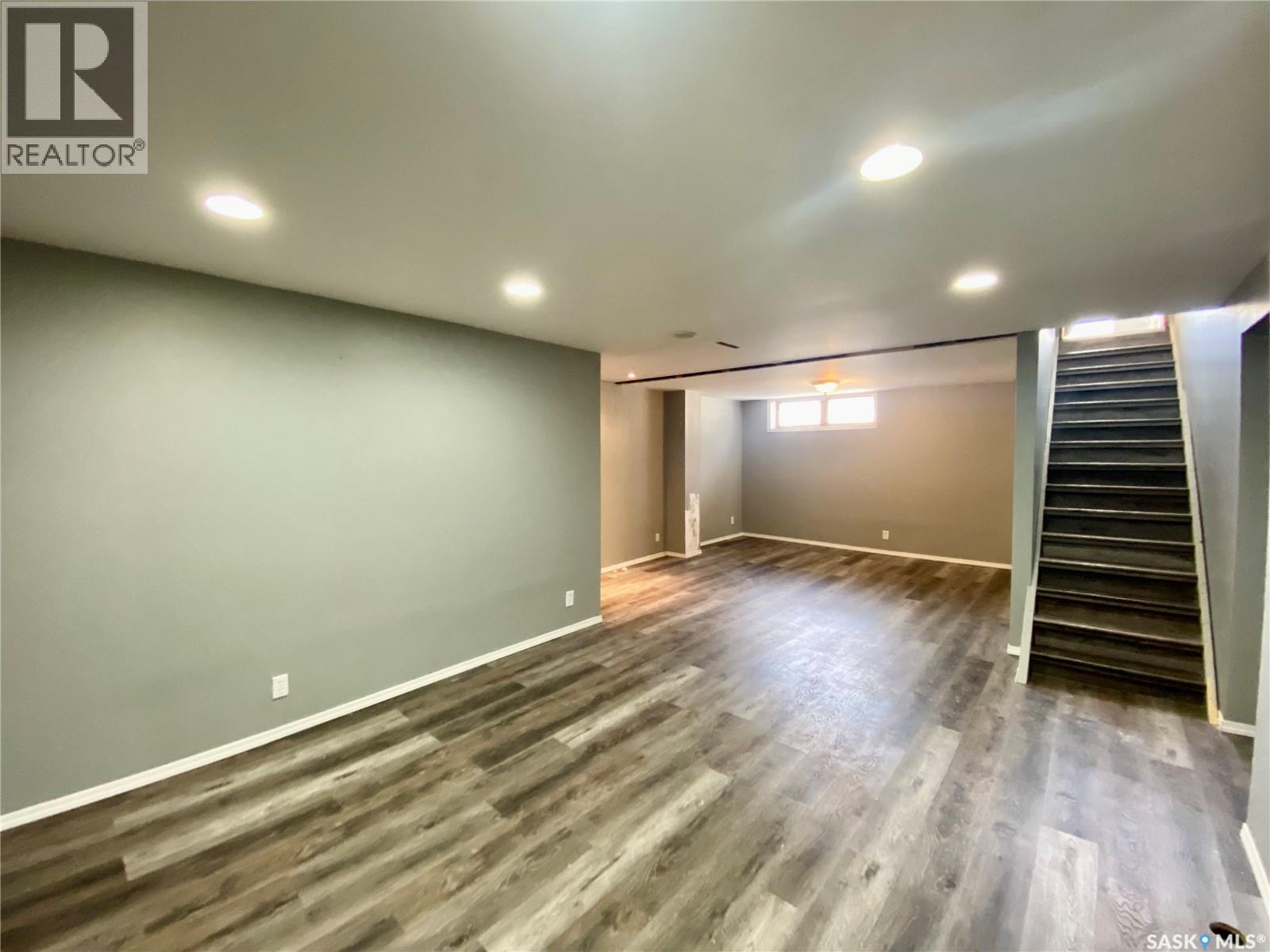 320 2 Street E, Carnduff, SK - Indoor