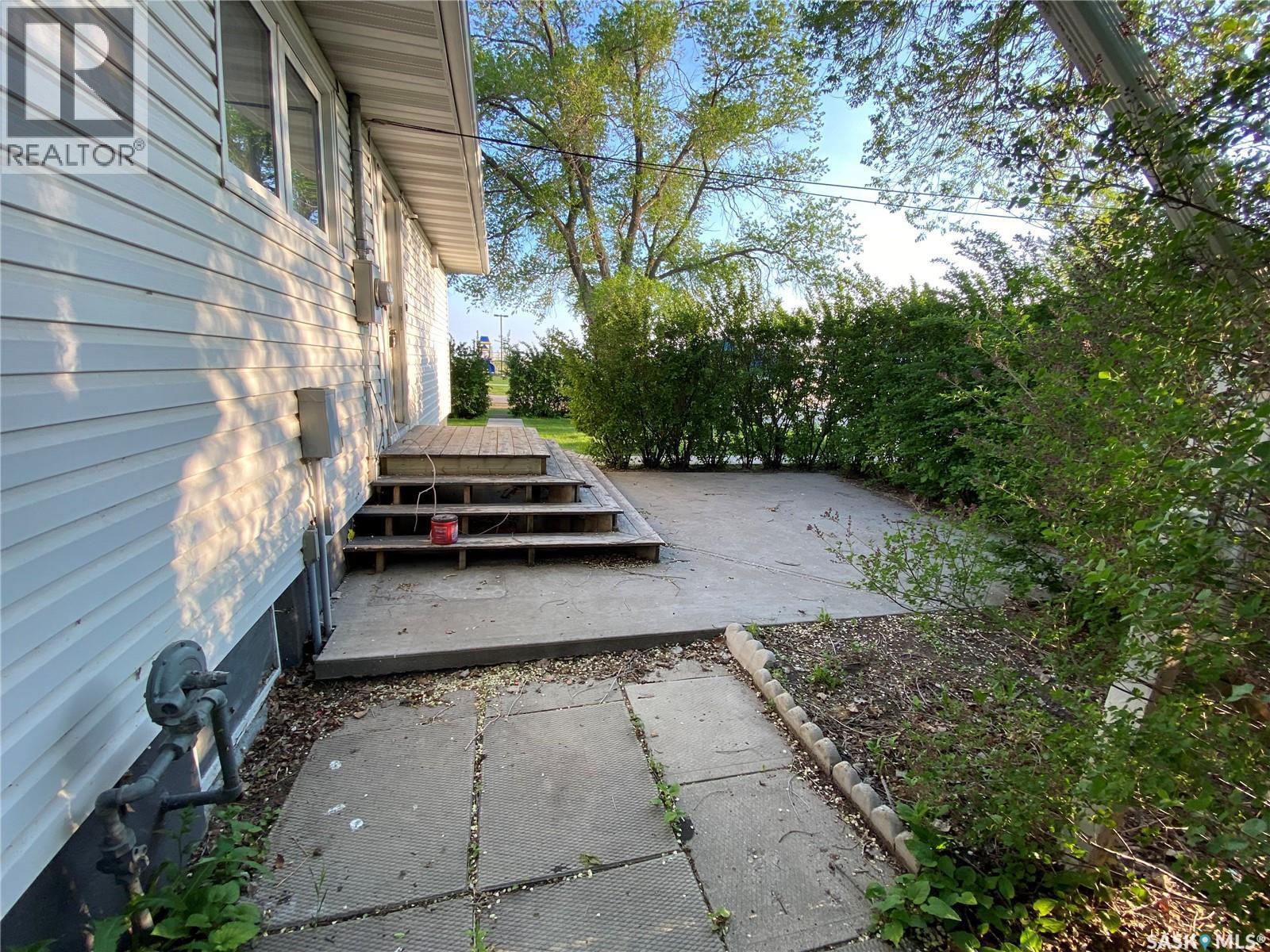 320 2 Street E, Carnduff, SK - Outdoor