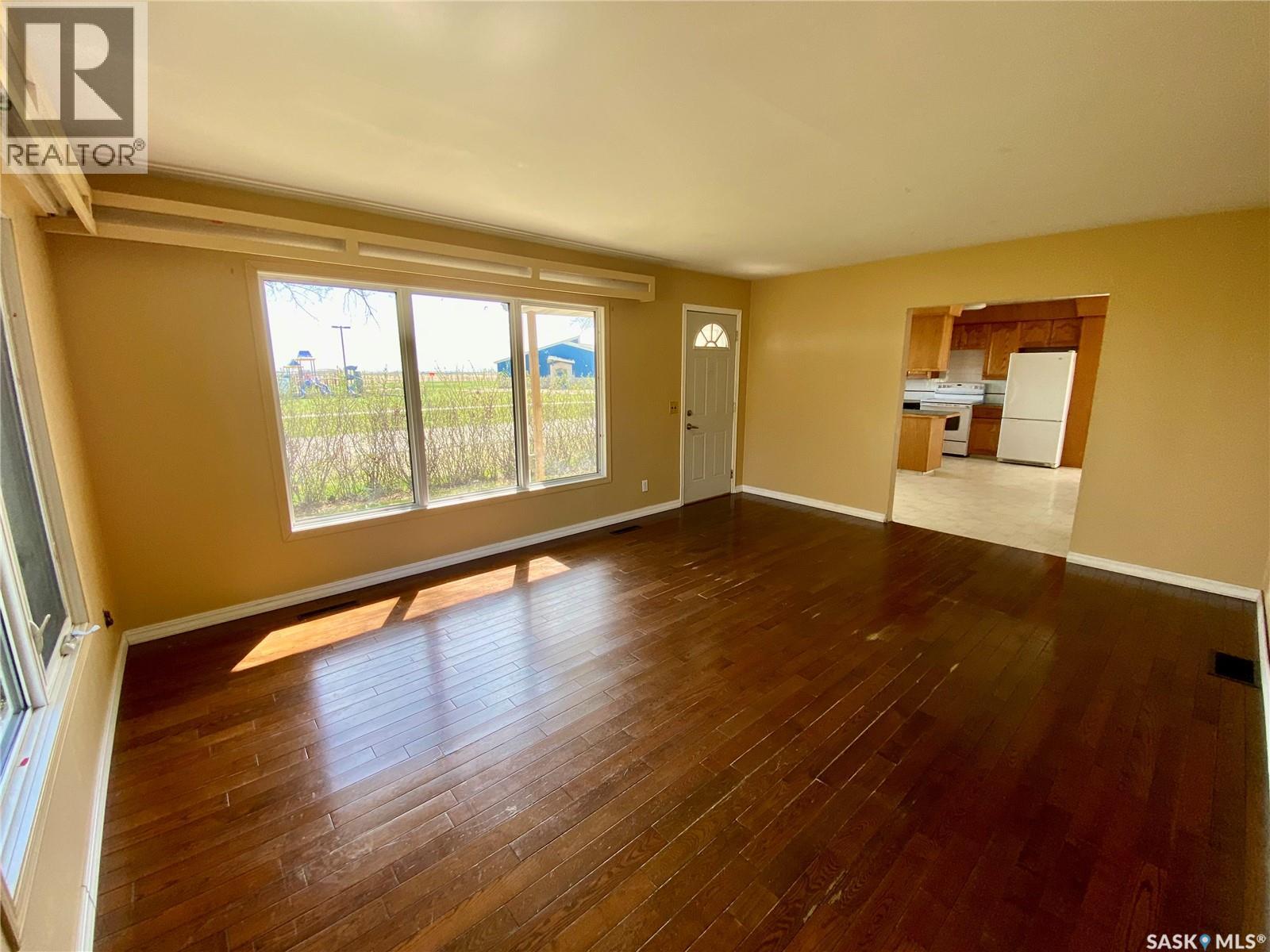 320 2 Street E, Carnduff, SK - Indoor Photo Showing Other Room